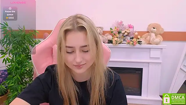 Lulu   Moon online show from 11-17-25, 06:39