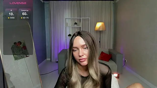 Snapshot of LanaDeRose chatting on 11-17-25, 02:26 LanaDeRose online show from 11-17-25, 02:26