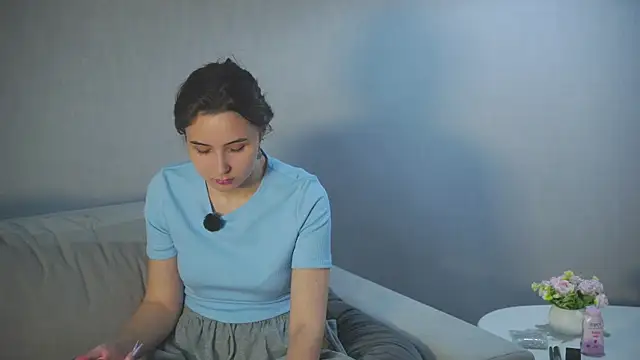 Snapshot of GloriaVitiello chatting on 10-21-25, 10:14 GloriaVitiello online show from 10-21-25, 10:14