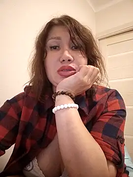Snapshot of Ambika_beauty chatting on 10-17-25, 07:48 Ambika beauty online show from 10-17-25, 07:48