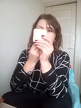Snapshot of Ambika_beauty chatting on 10-21-25, 09:52 Ambika beauty online show from 10-21-25, 09:52