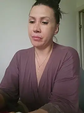 Snapshot of Ambika_beauty chatting on 05-17-26, 03:56 Ambika beauty online show from 05-17-26, 03:56