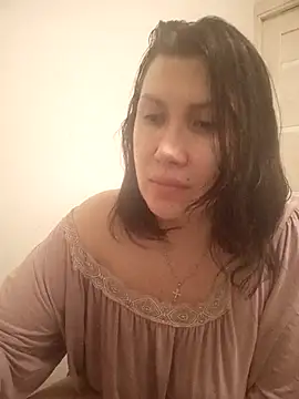 Snapshot of Ambika_beauty chatting on 04-19-26, 10:23 Ambika beauty online show from 04-19-26, 10:23