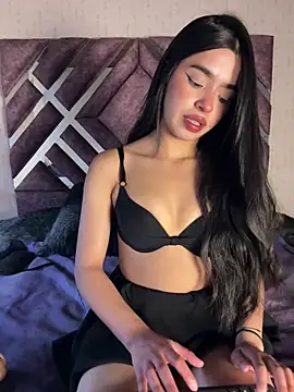 LunaMoore Pink online show from 03-06-26, 12:44