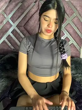 LunaMoore Pink online show from 02-05-26, 12:34