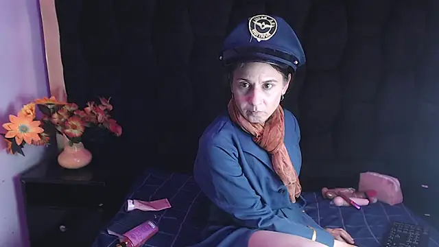 Kylie Bloom online show from 11-14-25, 10:02