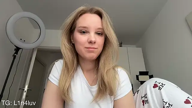 AIicaparkerc online show from 04-05-26, 02:02