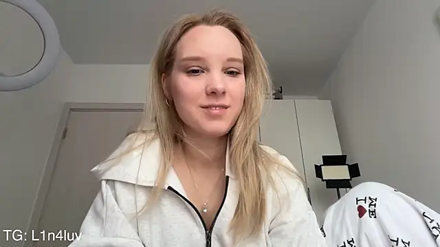 AIicaparkerc online show from 04-04-26, 02:12