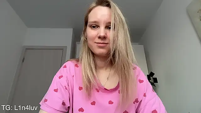 AIicaparkerc online show from 04-13-26, 04:11