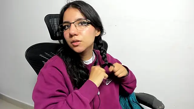 HollyPeach online show from 11-17-25, 07:51