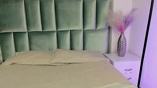 HollyPeach online show from 02-04-26, 07:31