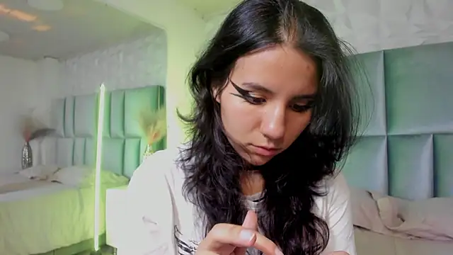 HollyPeach online show from 03-05-26, 07:32