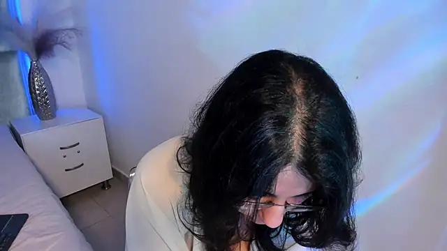 HollyPeach online show from 12-05-25, 08:17