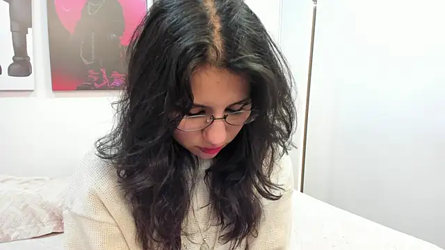 HollyPeach online show from 06-10-26, 07:37
