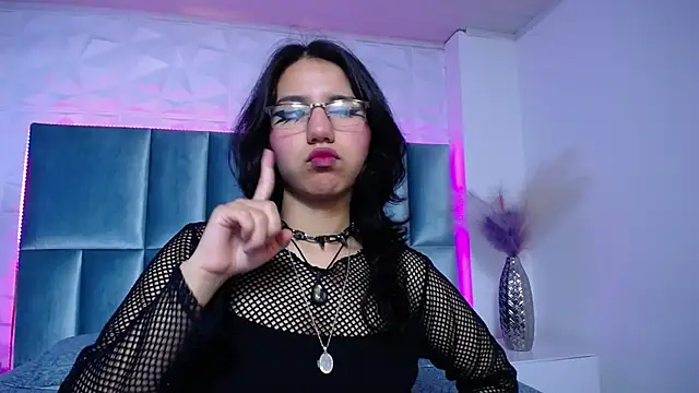 HollyPeach online show from 12-19-25, 08:00