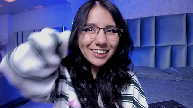 HollyPeach online show from 03-08-26, 06:00