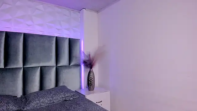 HollyPeach online show from 12-22-25, 07:47