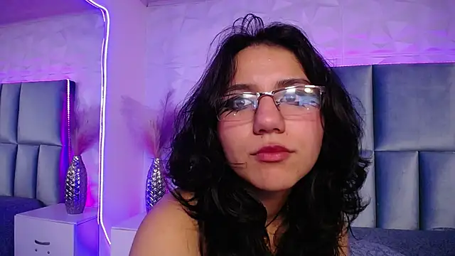 HollyPeach online show from 12-19-25, 07:55