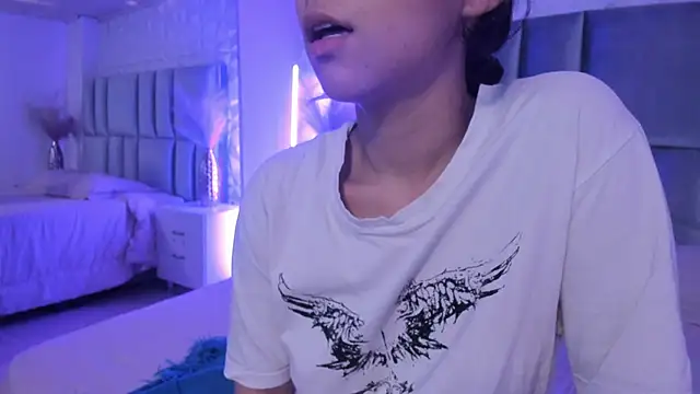 HollyPeach online show from 03-11-26, 07:30