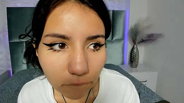 HollyPeach online show from 11-25-25, 07:47