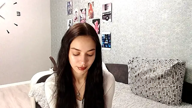 Daphne Darkthorn online show from 10-19-25, 01:08