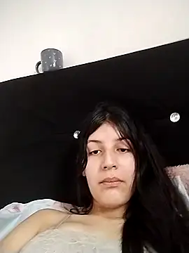 Snapshot of Thaila-Aurora chatting on 10-22-25, 04:39 Thaila-Aurora online show from 10-22-25, 04:39