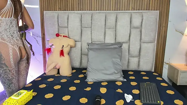 Sassha ferrer online show from 12-20-25, 07:06