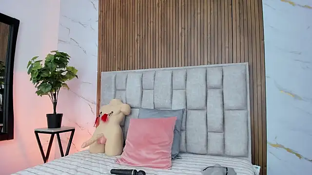 Sassha ferrer online show from 11-28-25, 07:36