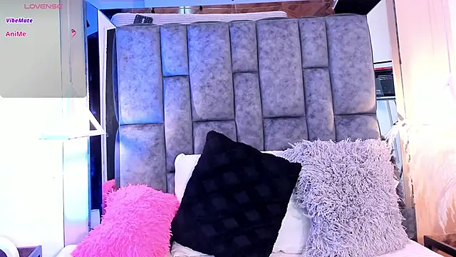 SofiRuiz  online show from 12-14-25, 03:46