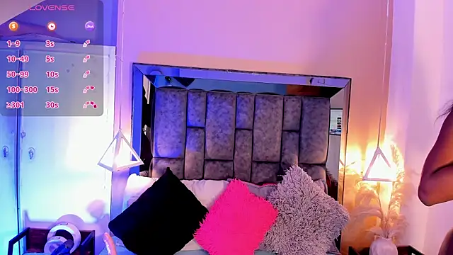 SofiRuiz  online show from 12-18-25, 03:11