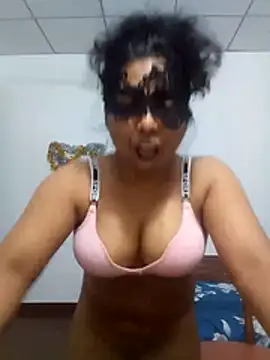 Expose Queen online show from 04-10-26, 05:53