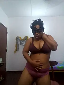 Expose Queen online show from 04-17-26, 08:11