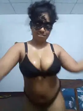 Expose Queen online show from 04-12-26, 05:16