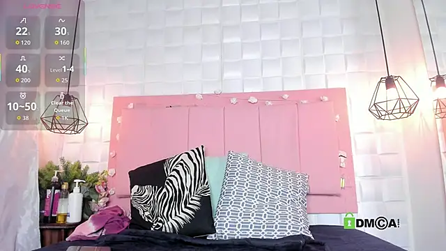 Lunaamorena  online show from 01-08-26, 07:42