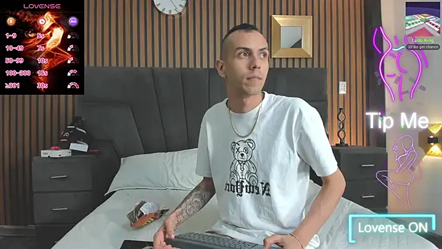 DerryAndIzzy online show from 11-13-25, 04:38