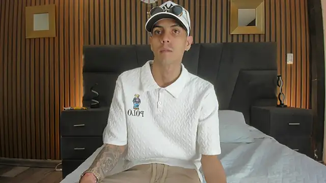 DerryAndIzzy online show from 12-01-25, 04:46