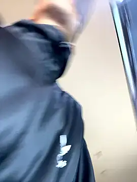 DerryAndIzzy online show from 01-10-26, 05:36