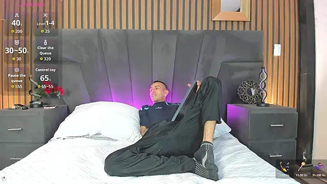 DerryAndIzzy online show from 11-03-25, 04:17