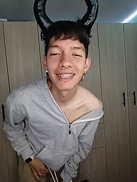 heyy noah11 online show from 11-22-25, 01:04