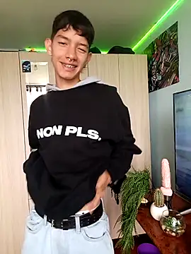 heyy noah11 online show from 10-31-25, 07:54