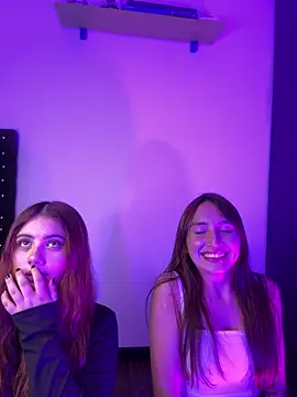 Leah moon1 online show from 12-18-25, 04:17