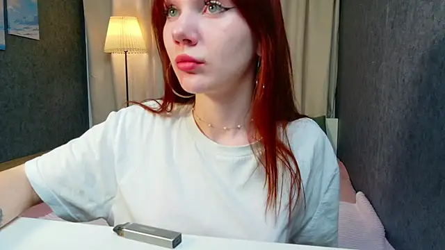 Snapshot of MargoViento chatting on 05-14-26, 08:06 MargoViento online show from 05-14-26, 08:06