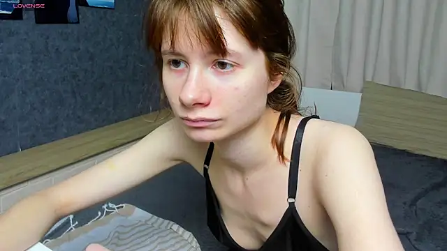 Snapshot of EvelynJin_ chatting on 10-19-25, 04:21 EvelynJin online show from 10-19-25, 04:21