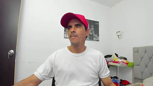 Sofi And Santy online show from 11-29-25, 12:44