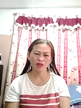 Snapshot of merr_ann123 chatting on 05-18-26, 12:44 merr ann123 online show from 05-18-26, 12:44