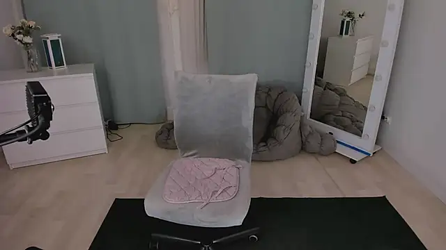 Erika Kim online show from 03-18-26, 01:24