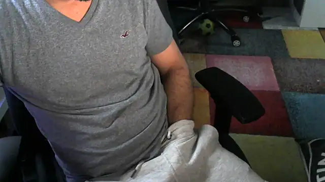 Snapshot of AlexGogo23 chatting on 10-12-25, 08:26 AlexGogo23 online show from 10-12-25, 08:26