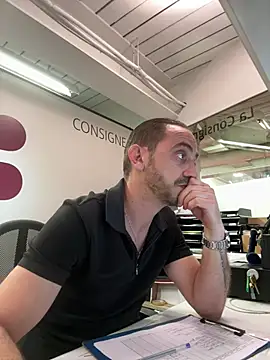 AlexGogo23 online show from 04-29-26, 03:16