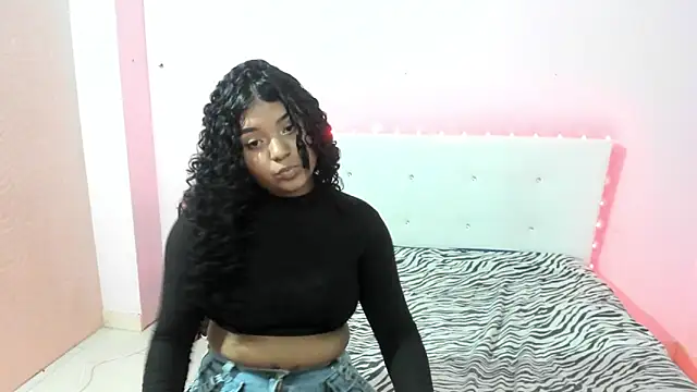 Snapshot of AlissonCurly_ chatting on 10-20-25, 04:14 AlissonCurly online show from 10-20-25, 04:14