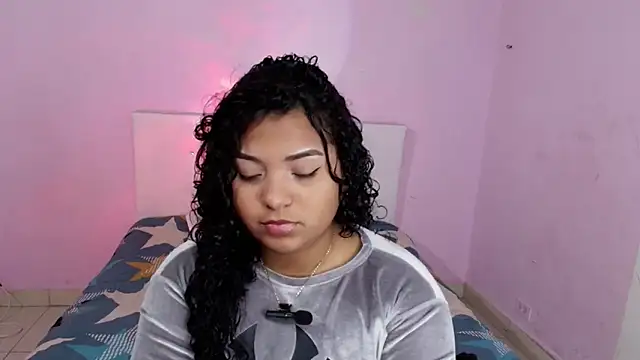 Snapshot of AlissonCurly_ chatting on 10-11-25, 06:20 AlissonCurly online show from 10-11-25, 06:20